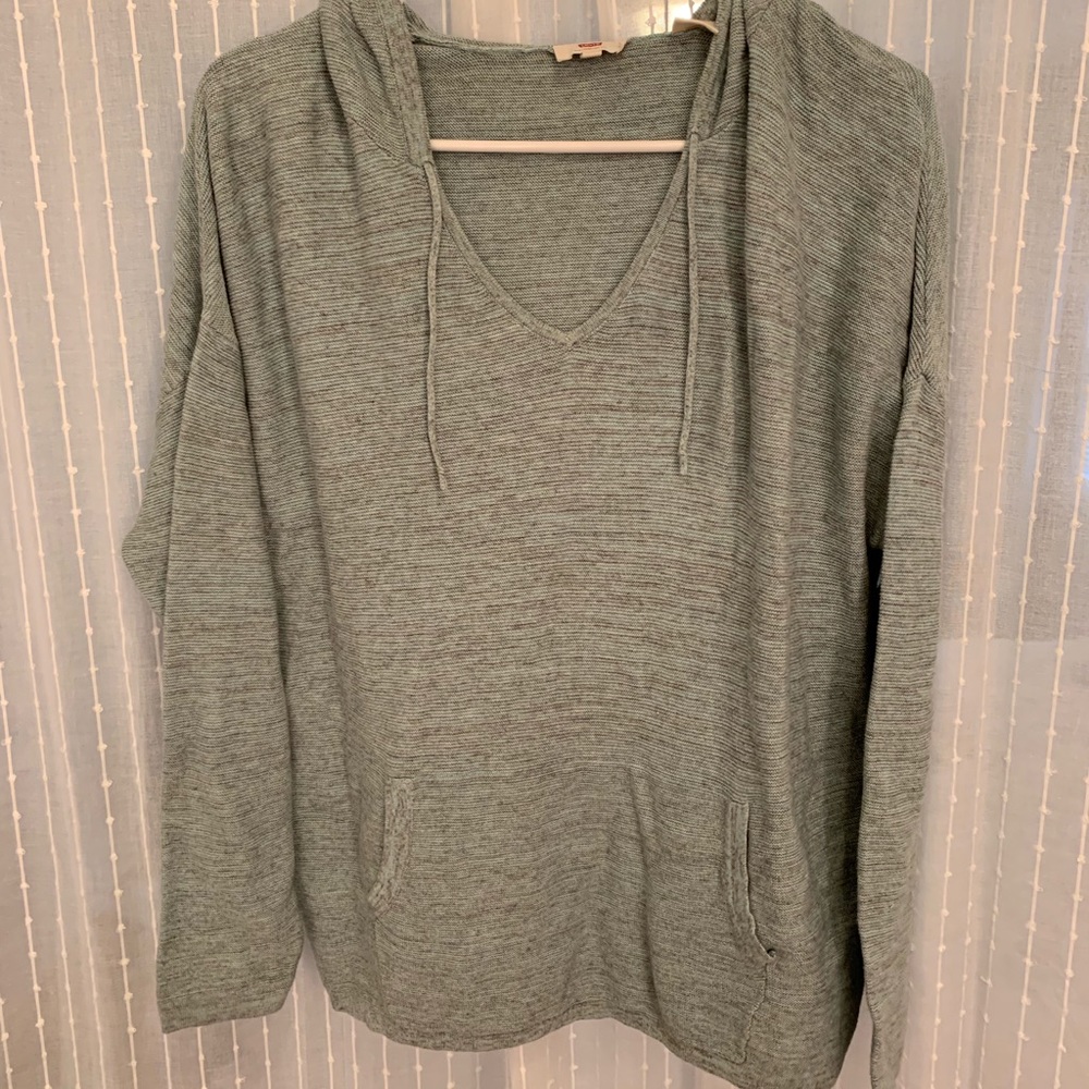 Levi’s sweatshirt